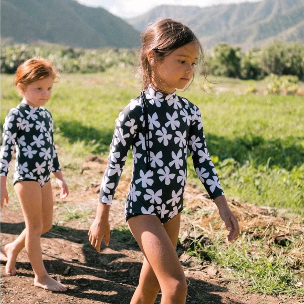 Of one sea rash guard girls suit